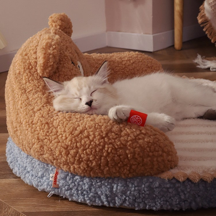 Winter Cat Sleeping Nest – Cozy Semi-Enclosed Pet Bed for Cold Weather Comfort
