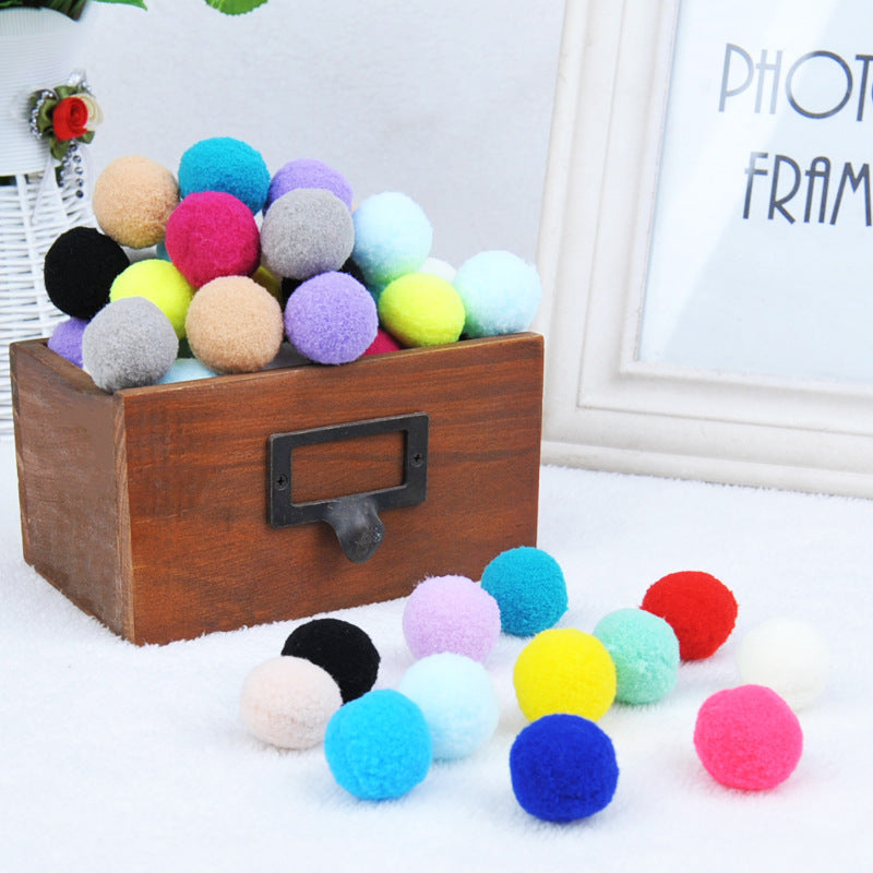 Interactive Cat Toy – Plush Ball with Feather Teaser